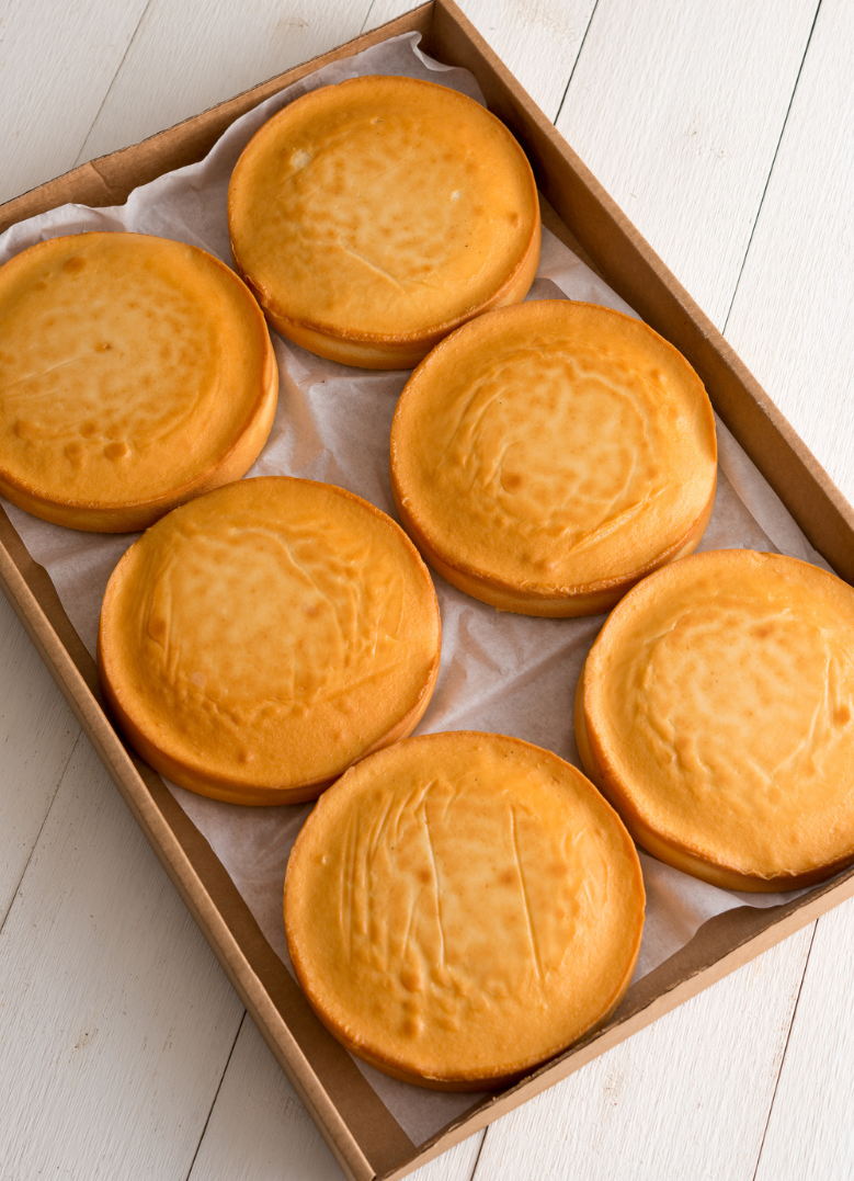 Undecorated 8" Round White Cake